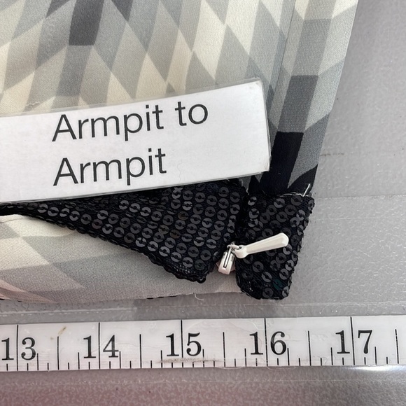 Tory Burch Silk Tank Top Geometric Print Grey Black Size 8 - Picture 13 of 16